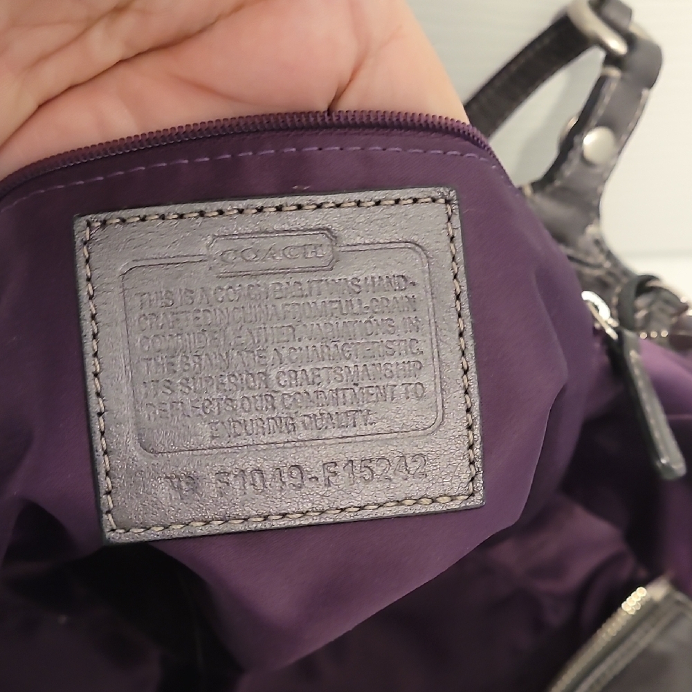 Coach Silver Shoulder Bag with Embossed Design Excellent Condition - Picture 4 of 7